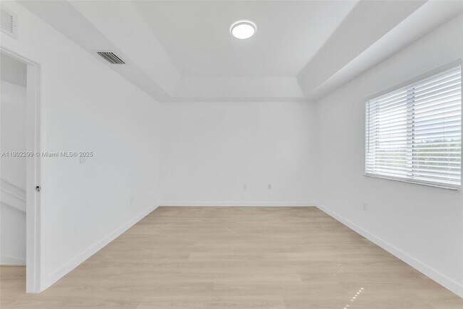 Building Photo - 1530 SE 31st Ct