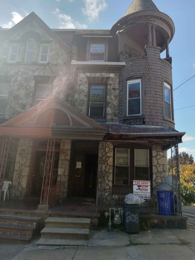Primary Photo - 208 Clymer St