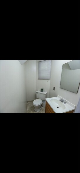 Building Photo - 408 Broadway