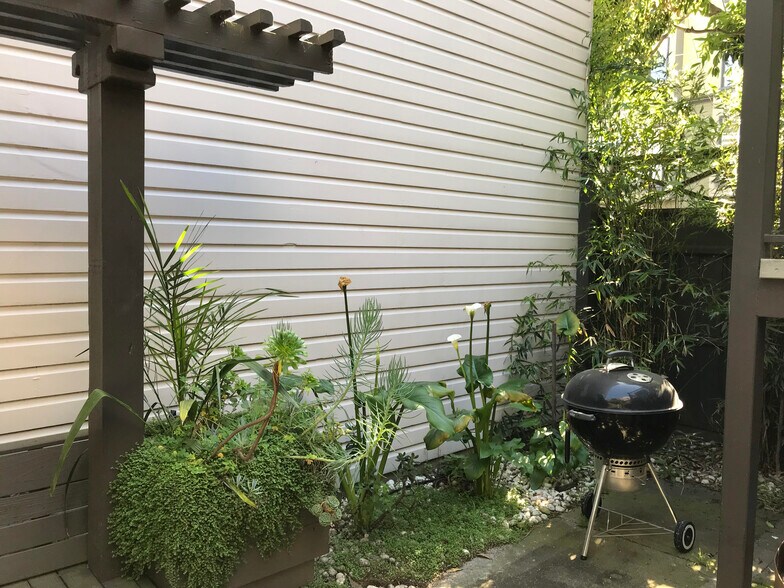 Building Photo - 651 14th St