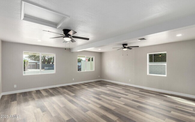 Building Photo - 4402 E Mitchell Dr