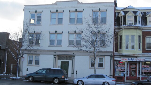 Building Photo - 136 Broadway