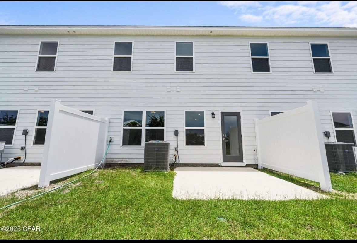Building Photo - 5876 Tyndall Pl