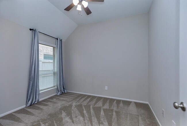 Building Photo - 30103 Aralia Dr