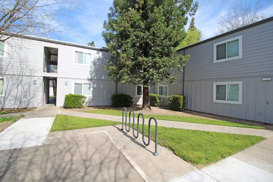 The Boardwalk Apartments 950 W Zeering Rd Turlock CA 95382