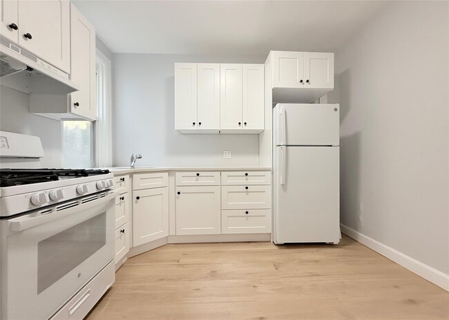 Building Photo - 230 Mamaroneck Ave