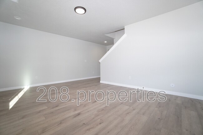 Building Photo - 1218 W Bass River Dr