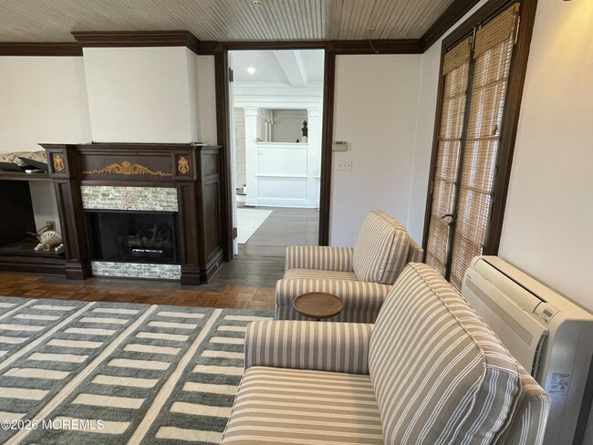 Building Photo - 211 Cedar Ave