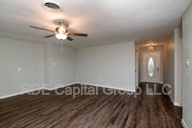 Building Photo - 4609 Biscayne Dr