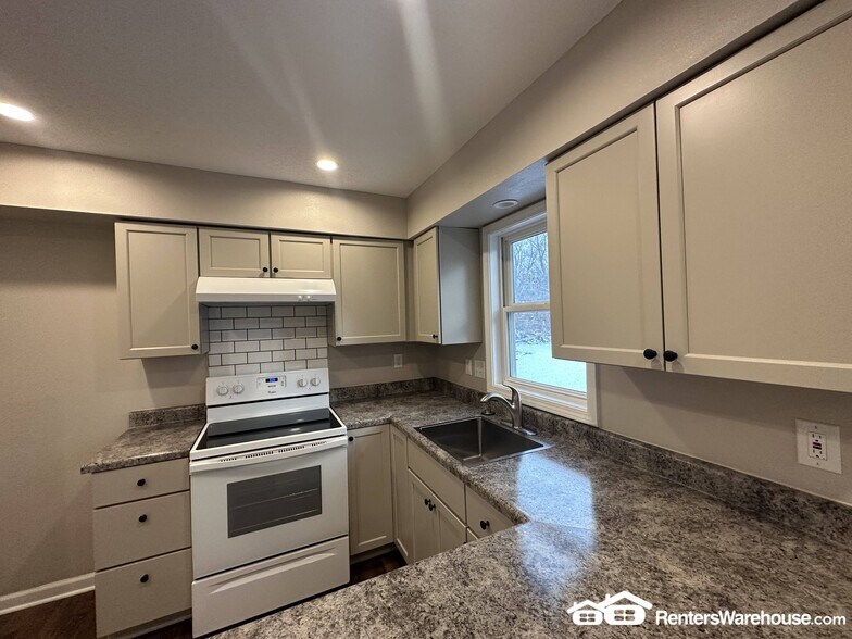 Building Photo - 4926 Madison Ave