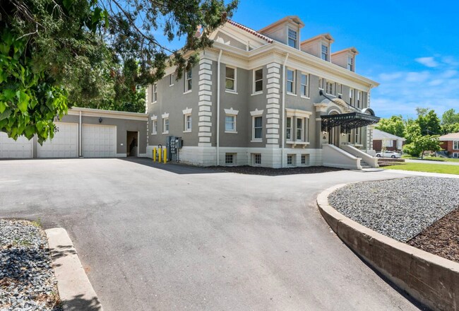 Building Photo - All-Utilities-Included Studio in Historic Bristol Manor | Pet Friendly