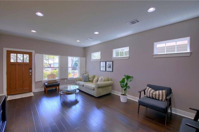 Building Photo - 5106 Caswell Ave