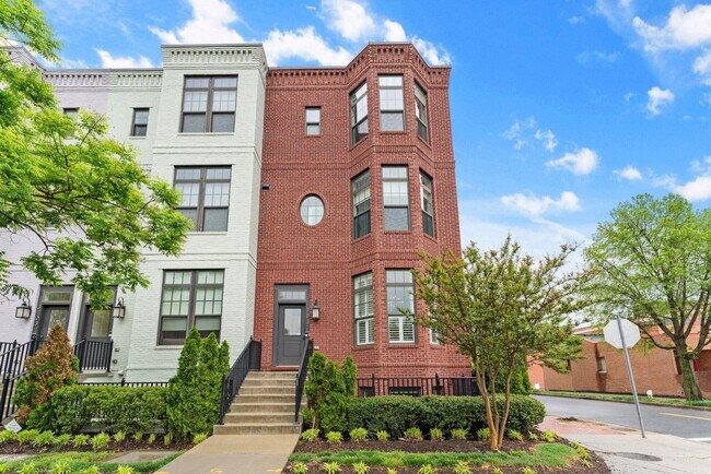 Primary Photo - 783 Morton St NW