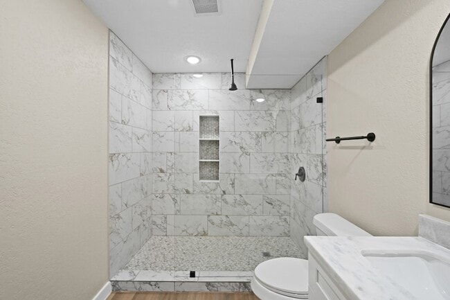 Building Photo - 10211 Glenmawr Dr