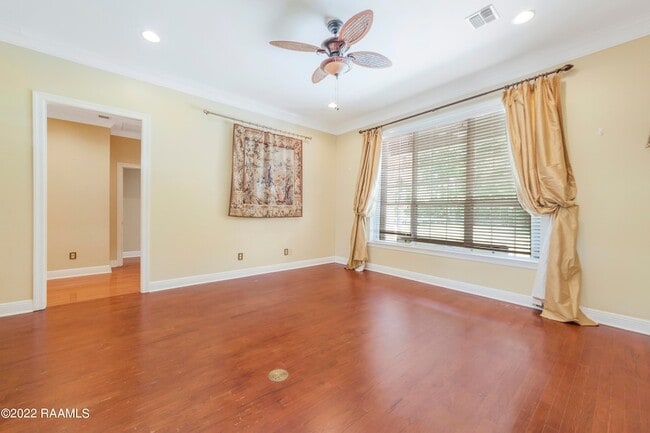 Building Photo - 403 Phoenix Dr