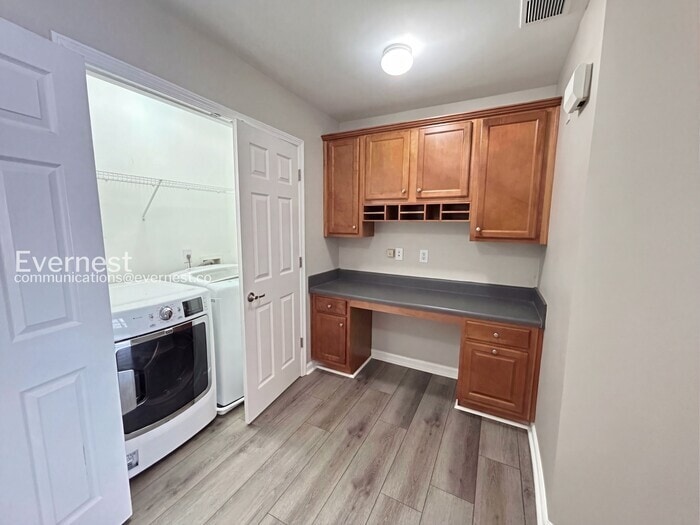 Building Photo - 1831 Willow Branch Ln