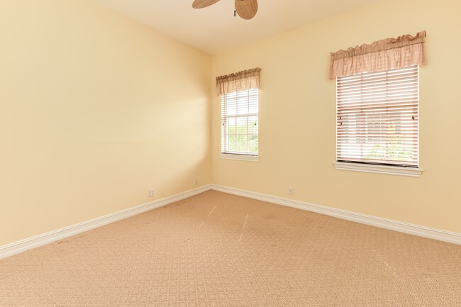 Building Photo - 310 Tuxedo Ln