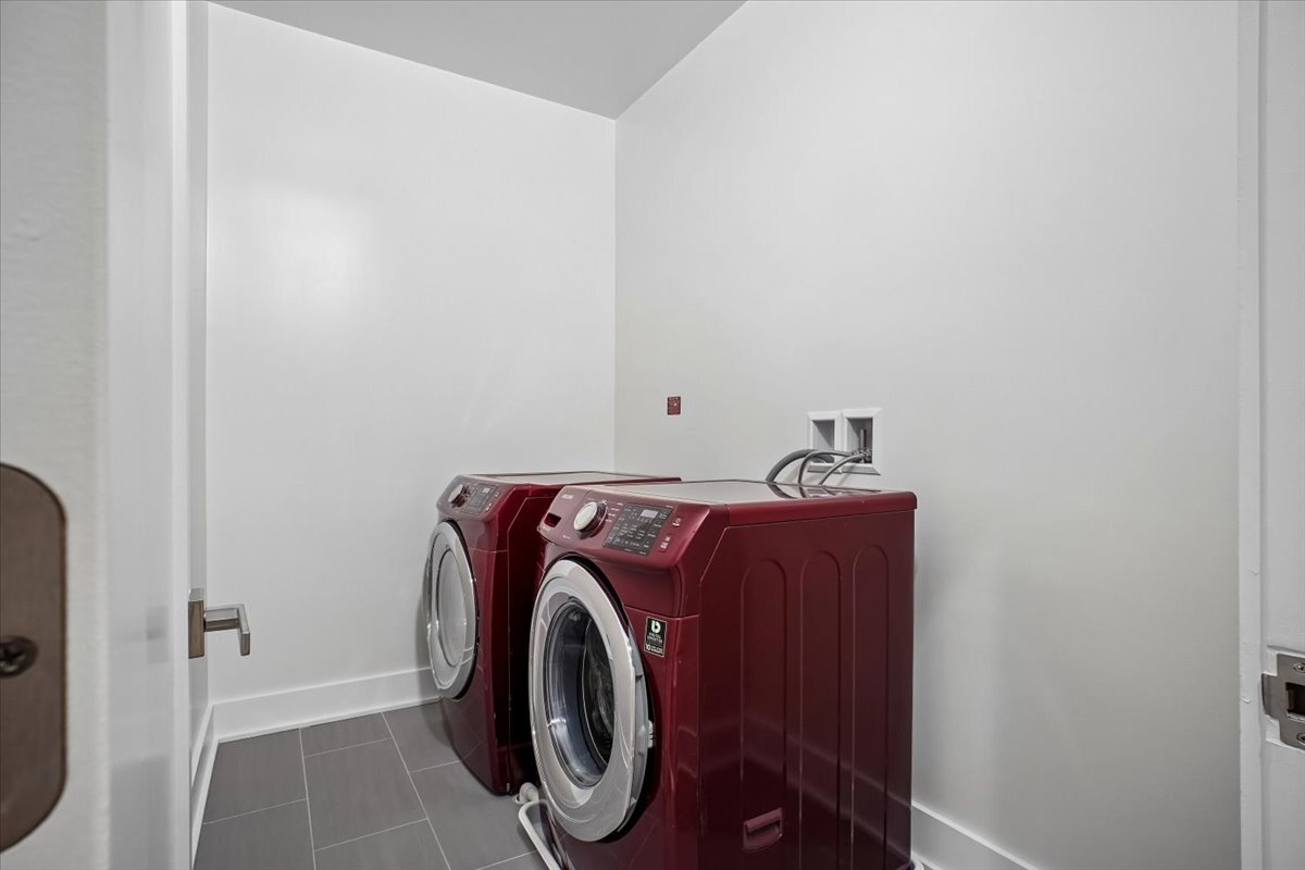 Building Photo - 329 16th St SE