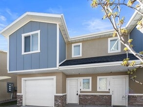 Building Photo - Spacious 3 Bed/2.5 Bath Townhome in Magna Community!