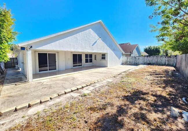 Building Photo - 2303 Laurel Pine Ln