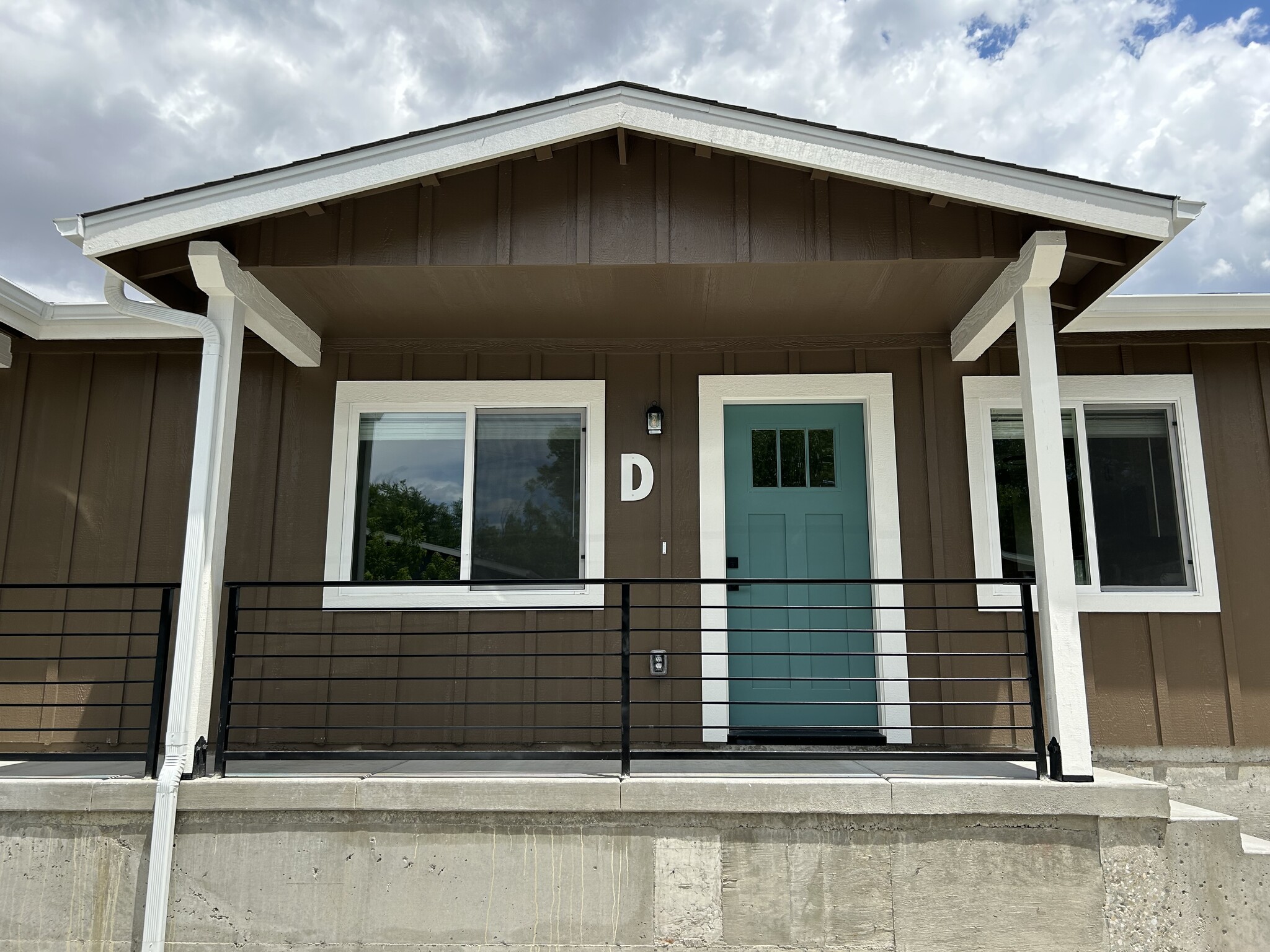 Building Photo - 1048 Whipple St