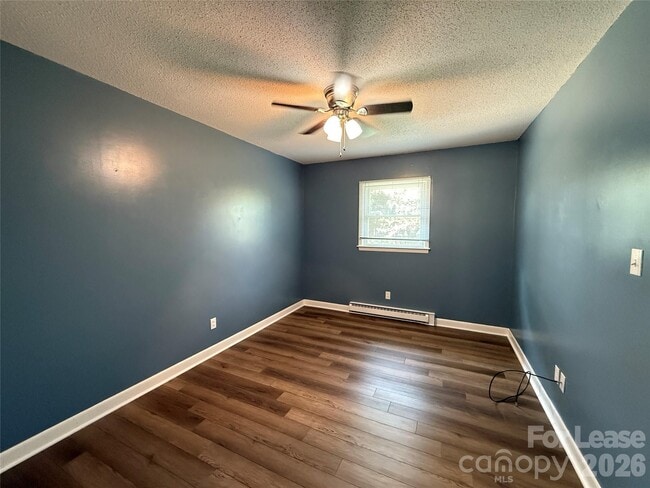 Building Photo - 851 Fieldstone Rd