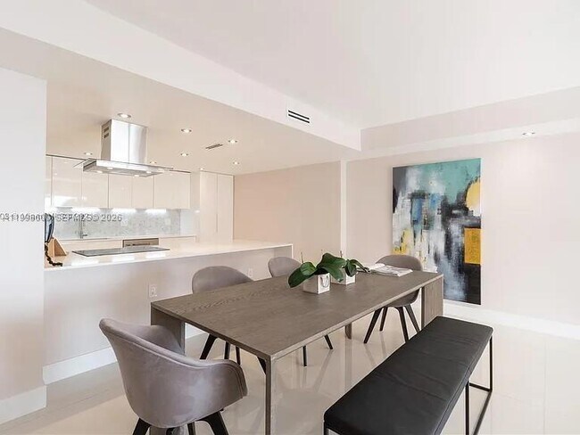 Building Photo - 1800 NE 114th St