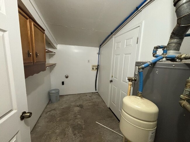 Building Photo - Turn the Key to Comfort & Convenience.