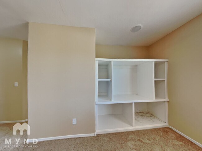 Building Photo - 12510 W Charter Oak Rd