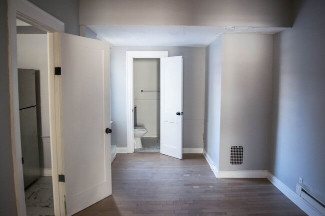 Building Photo - 105 Scranton St