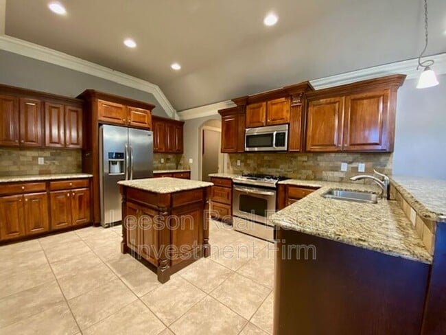 Building Photo - 703 Fox Den