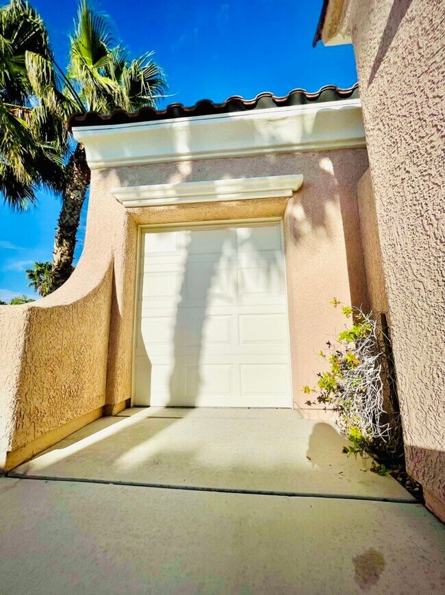 Building Photo - AMAZING SINGLE STORY HOME IN “AGE RESTRICT...