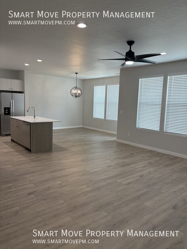 Building Photo - 611 W Snowy Owl St