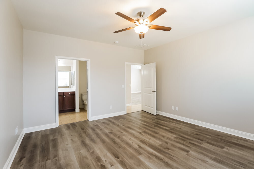 Building Photo - 1655 W Paisley Dr