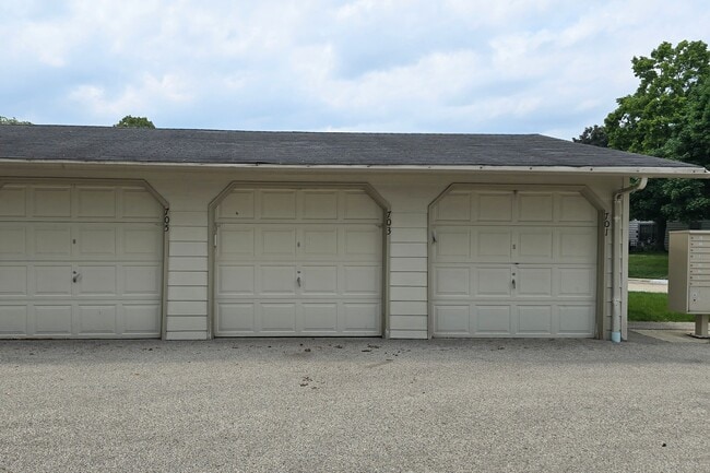 Building Photo - 703 Colby Ct