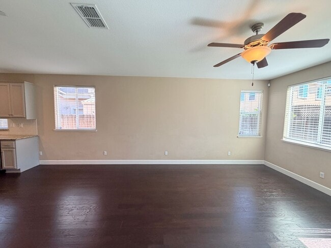 Building Photo - 1587 Manzanita Way