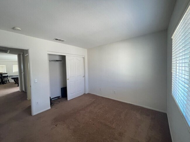 Building Photo - EASTVALE GREAT NEIGHBORHOOD- 4+2.5 EXECUTIVE HOME, QUIET NEIGHBORHOOD - AVAILABLE NOW!!! ONLY 1 G...