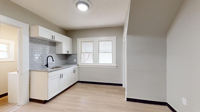 Building Photo - Old Brooklyn Area - 3 Bedroom Single Famil...
