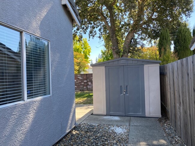 Building Photo - 8765 Clay Glen Way
