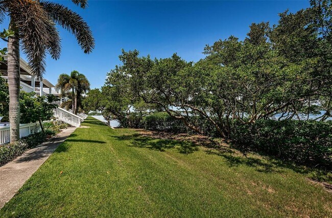 Building Photo - 251 Pompano Dr SE
