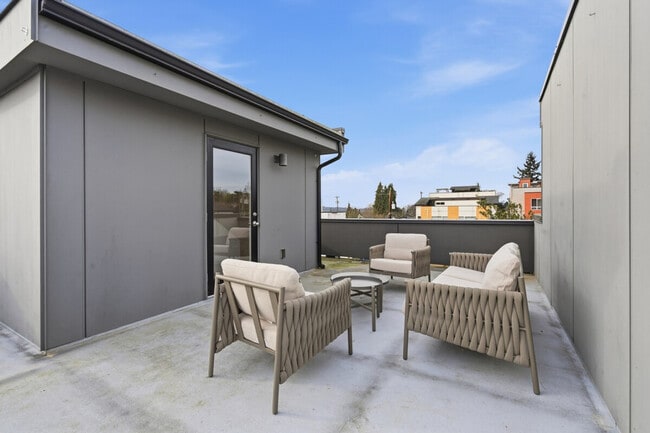 Building Photo - 1464 NW 70th St