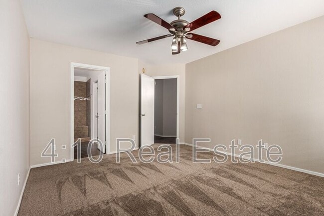 Building Photo - 2085 W Harbour Dr