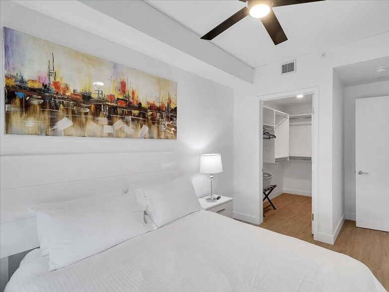 Building Photo - 817 N 6th St