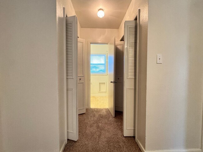 Building Photo - 503 S Fannin Ave