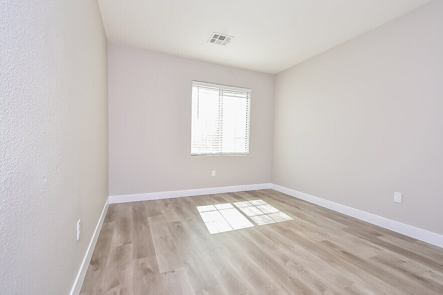 Building Photo - 3741 Mornings Dawn St