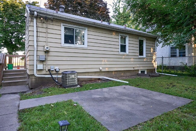 Building Photo - Charming 3-Bedroom Home with Finished Basement in Minneapolis!