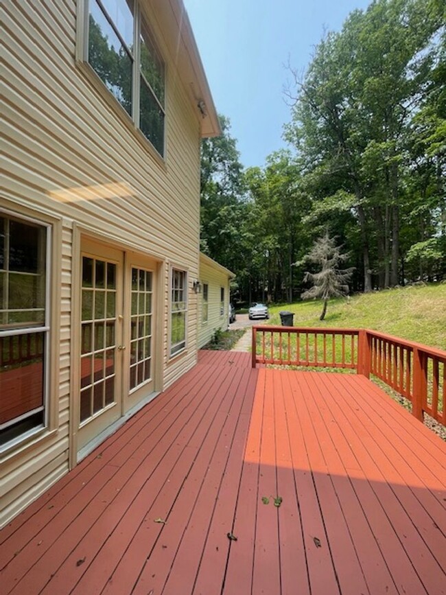 Building Photo - Spacious SF home in Potomac