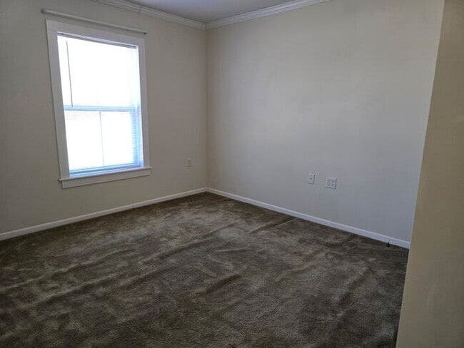 Building Photo - 2079 Pine Hill Rd