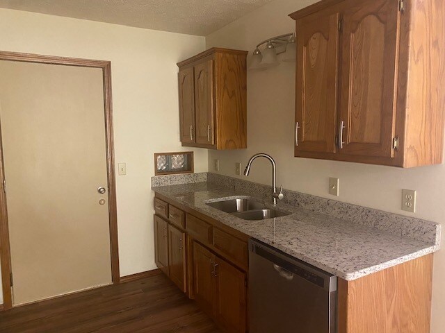 Kitchen - 4050 S Ferguson Ave