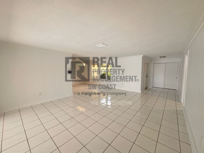 Building Photo - 4403 SE 19th Pl